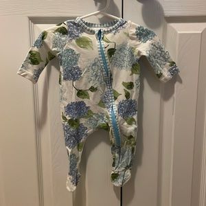 Mud pie hydrangea zipped footie